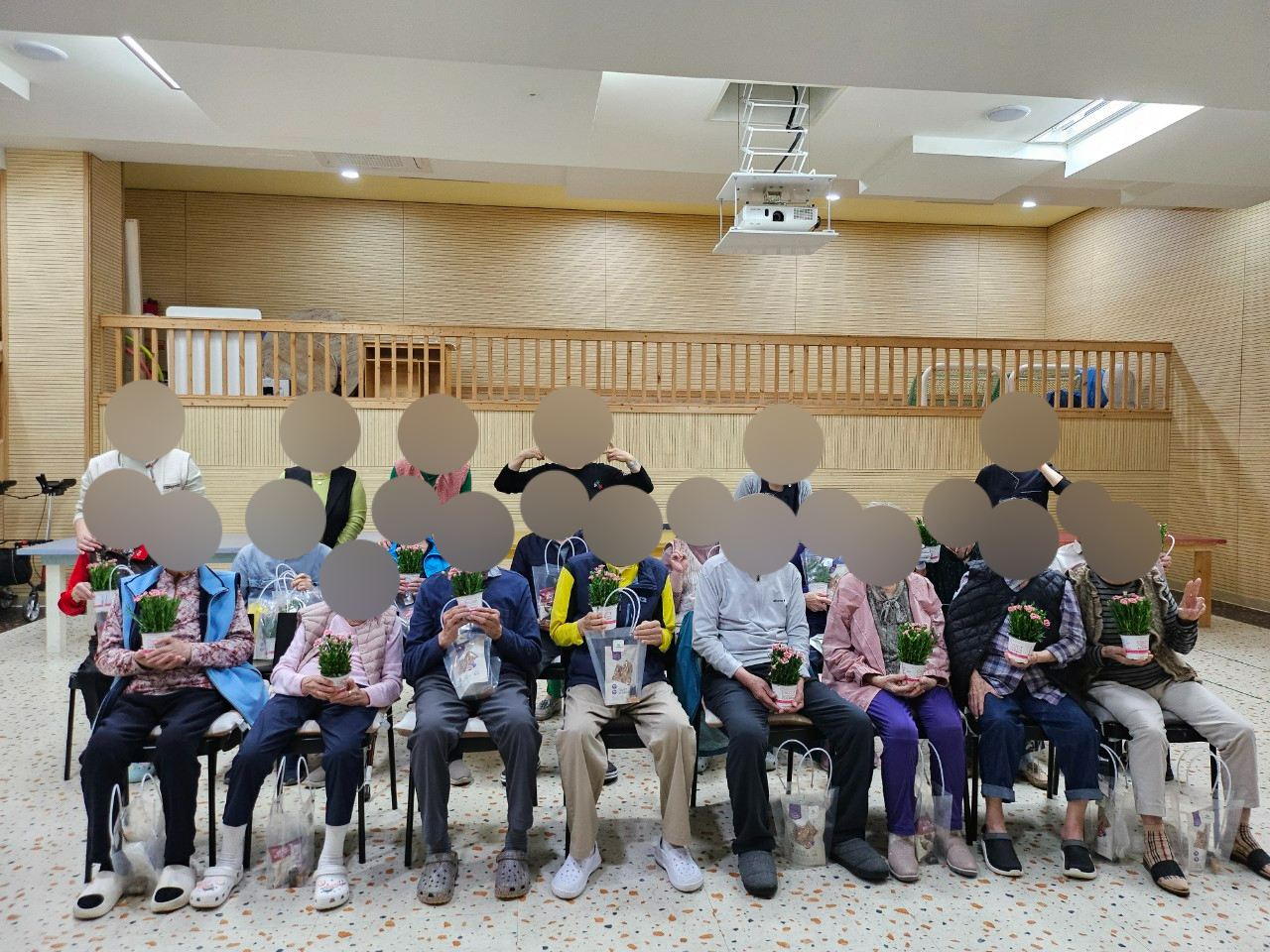 더힐실버타운 Family_사진_20250508_17.jpg