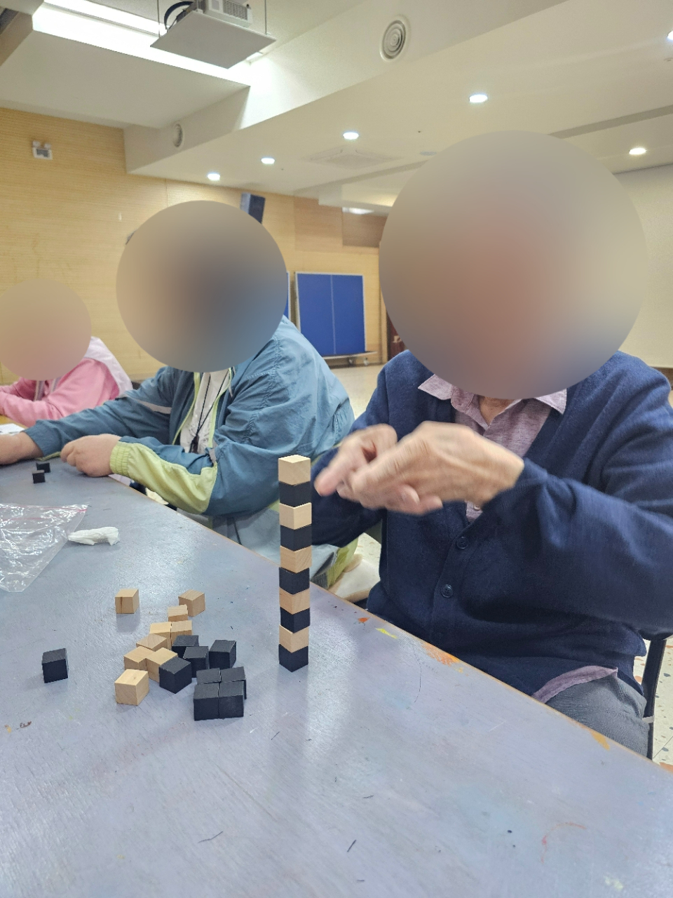 더힐실버타운 Family_사진_20260422_18.jpg